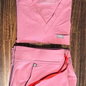 Figs Chalk Pink Scrub Set